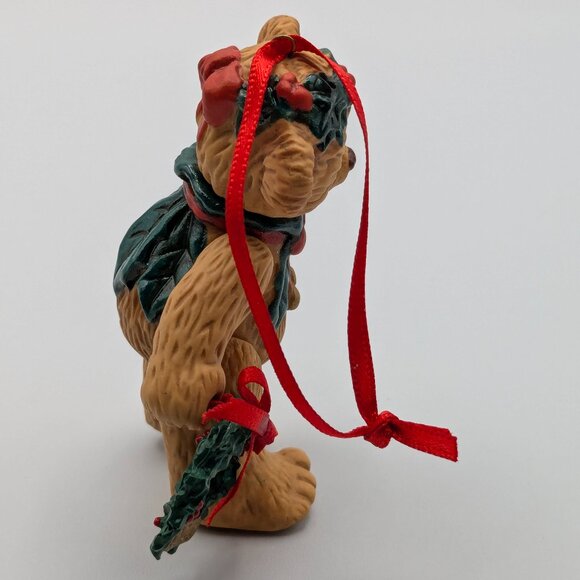 Hallmark Keepsake Gift Bearers 2001, 3rd in Series, Vintage Porcelain Ornament - Picture 3 of 10